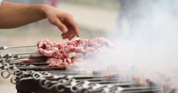 Названо два найгірші маринади для шашлику