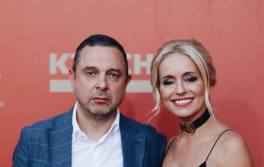 Ведуча Оксана Гутцайт показала себе в молодості та як виходила заміж 25 років тому