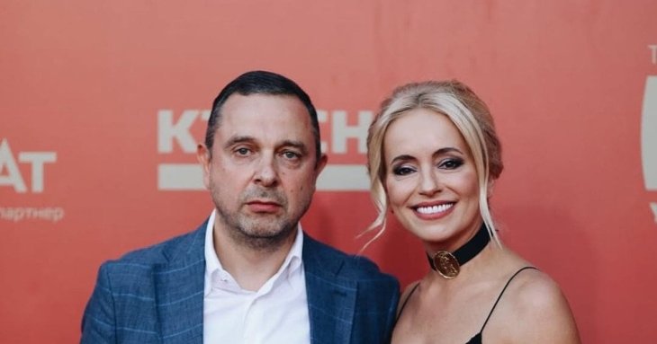 Ведуча Оксана Гутцайт показала себе в молодості та як виходила заміж 25 років тому