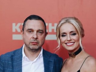 Ведуча Оксана Гутцайт показала себе в молодості та як виходила заміж 25 років тому