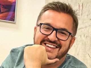 Олександр Пономарьов вперше показався на публіці з новою коханою: який вигляд вона має