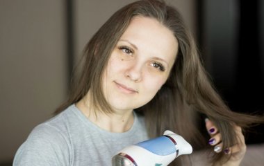 Більшість робить саме так: ця часта помилка в сушінні волосся зіпсує вкладання зачіски