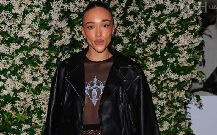 Без бюстгальтера: американская модель в прозрачном наряде пришла на вечеринку