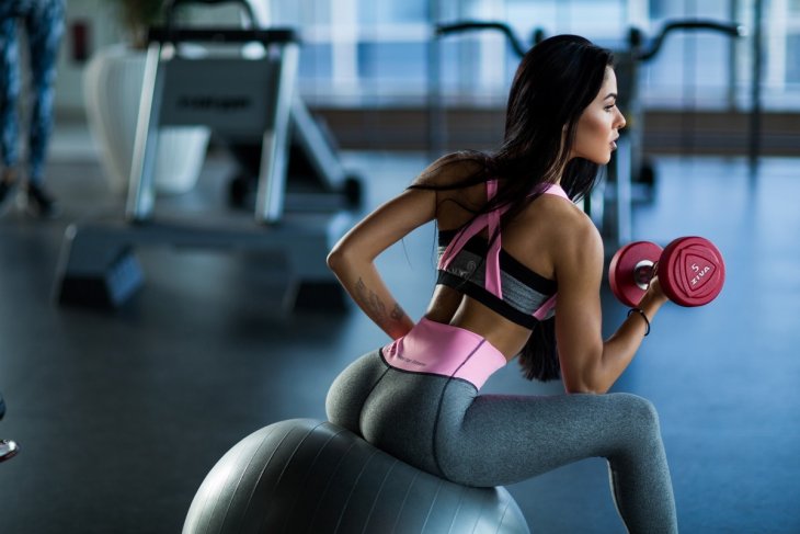 5 упражнений на каждый день для красивого и стройного тела