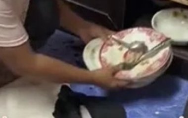 В комнате внучки обнаружилась гора немытой посуды