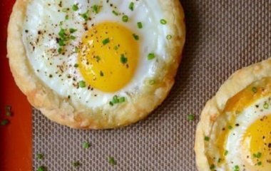 Яичница в слоеном тесте