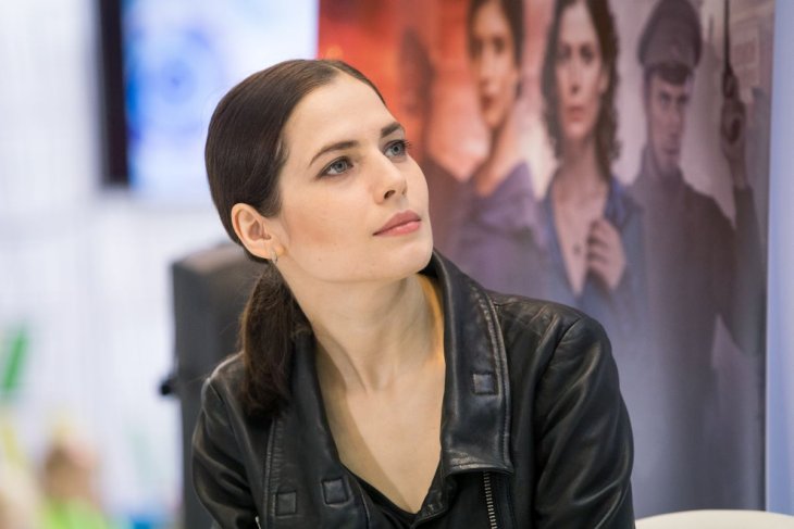 Юлия Снигирь в оригинальном платье блистала на Венецианском кинофестивале