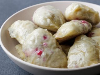 Вареники на парі з черешнею: простий рецепт, а смачнющі як у мами