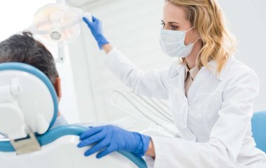 Ортодонт розповів, люди яких професій частіше мають проблеми із зубами.