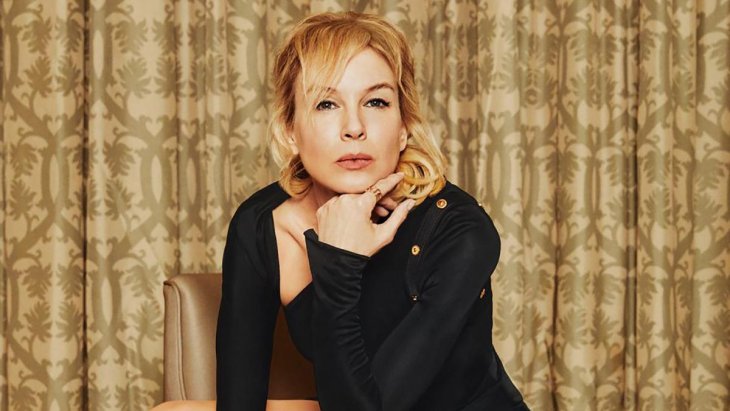 Рене Зеллвегер подчеркнула стройную фигуру элегантным платьем