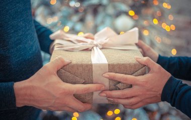 Почему нельзя дарить дорогие подарки мужчинам