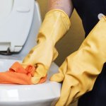 Как очистить унитаз солью: действенный лайфхак