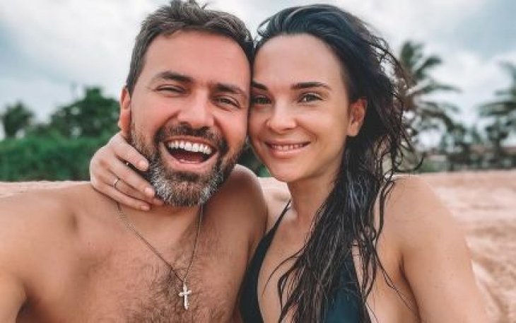 Жена Тимура Мирошниченко растрогала, как 2-летний приемный сын наряжал свою первую елку