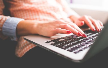 Лікар пояснив, що допоможе зберегти поставу під час роботи за комп'ютером на віддаленні