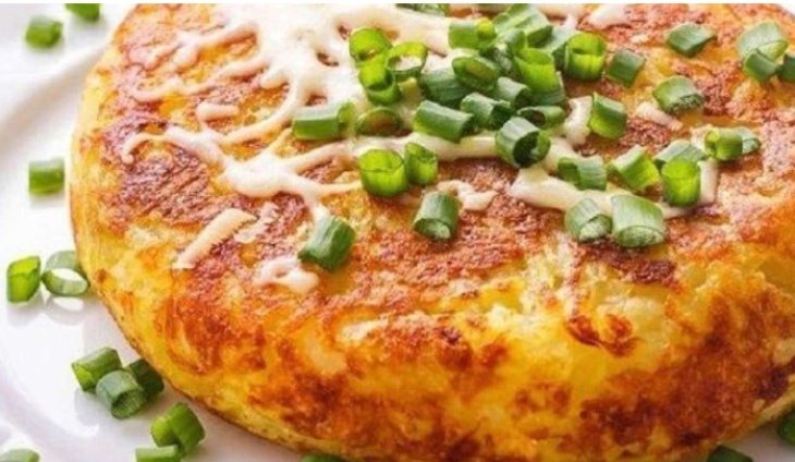 Завтрак по-украински: как быстро и вкусно приготовить большой драник