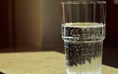 Лікарка розкрила, які небезпеки приховує мінеральна вода