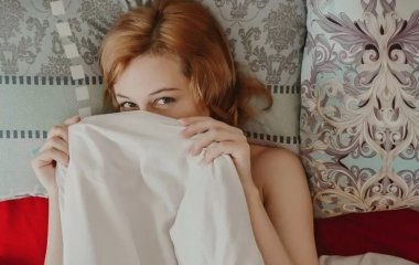 Голі та щасливі: лікар розповів, як впливає на здоров'я сон без одягу