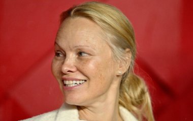 56-летняя Памела Андерсон без макияжа появилась на красной дорожке (фото)