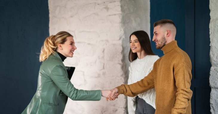 А ви знали, що говорити “Доброго дня” — це неправильно: як насправді треба вітатися