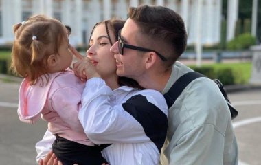 Жена Романа Сасанчина восхитила семейными кадрами с мужем и дочерью