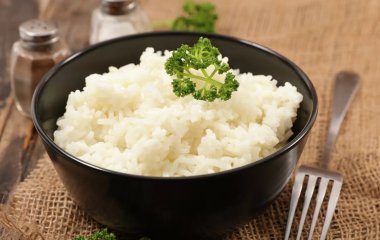 Лікар розповіла, кому не можна їсти рис