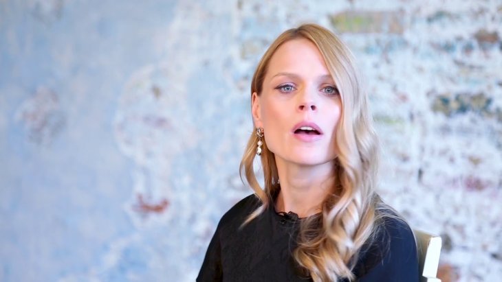 Ольга Фреймут отправилась за покупками в платье от Chloé