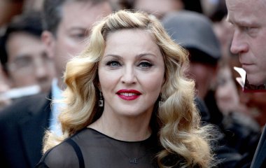 Подруга 65-летней Мадонны случайно засветила ее настоящее лицо без фильтров и фотошопа