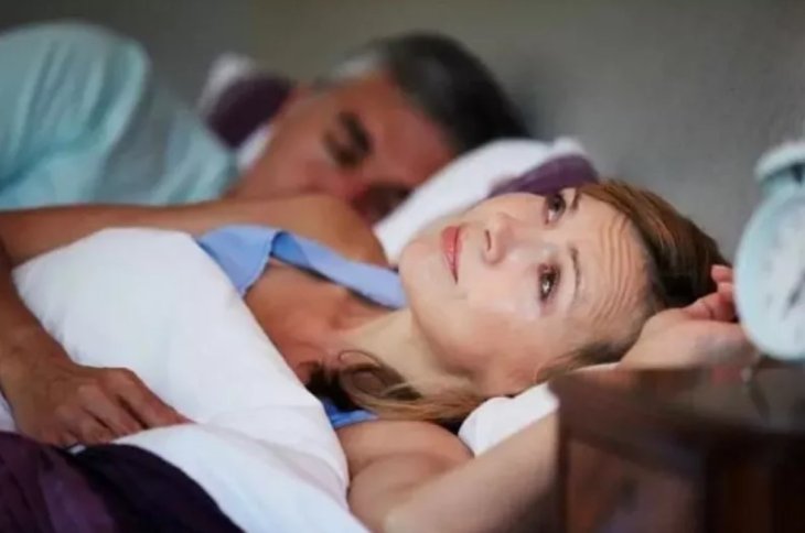 Вночі не спиться: як поганий сон впливає на мозок людини після 45 років і що з цим робити