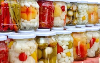 На кисле потягнуло: дієтолог розповіла, про що говорить потяг до певних продуктів та смаків