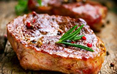 Правила приготовления стейка из свинины на сковороде: простые рецепты блюда и варианты маринадов для мяса