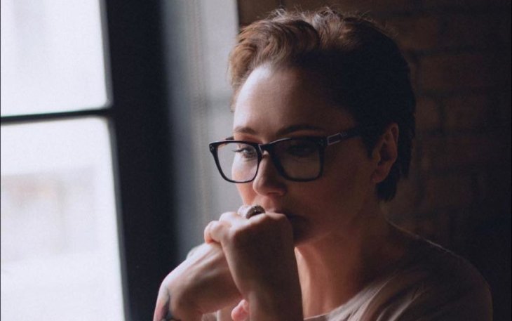 Елена Мозговая показала, как выглядит могила ее легендарного отца: 