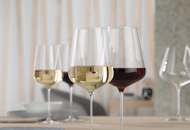 Будуть чисті, як у ресторані: поради, з якими ваші келихи завжди сяятимуть