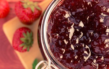 Простий та швидкий полуничний соус