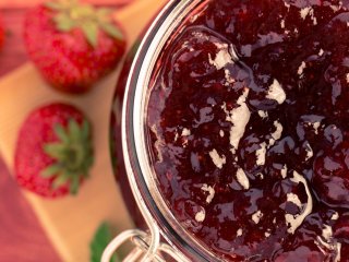 Простой и быстрый клубничный соус