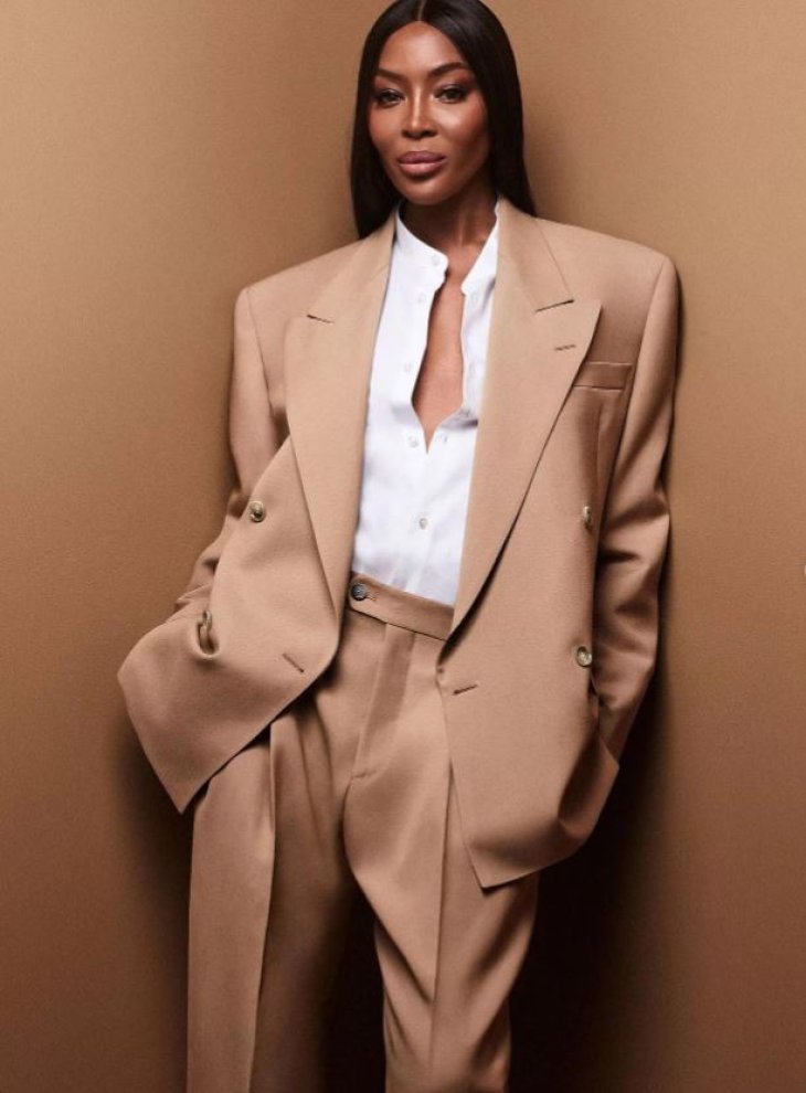 Наоми Кэмпбелл показала идеальный брючный костюм оверсайз на лето 2023