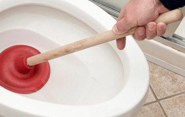 Як прочистити унітаз без вантузу
