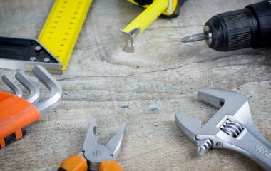 Шкрябало на весь дім: жінка почула дивні звуки під ногами та не повірила своїм очам (відео)