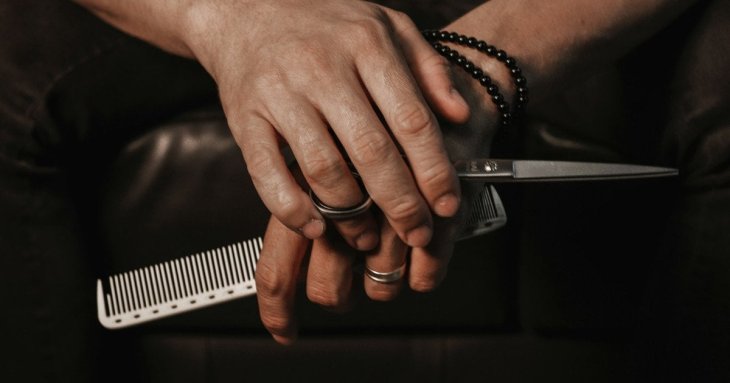 Місячний календар стрижок на листопад 2025 року: змінювати зачіску і фарбувати волосся найкраще в сприятливі дні
