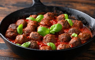 Готовим сочные немецкие булеты