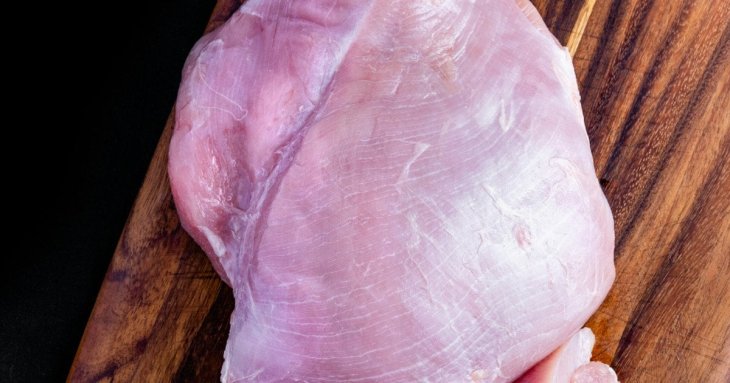 Небезпечна їжа: експерти назвали, до яких продуктів найчастіше додають клей