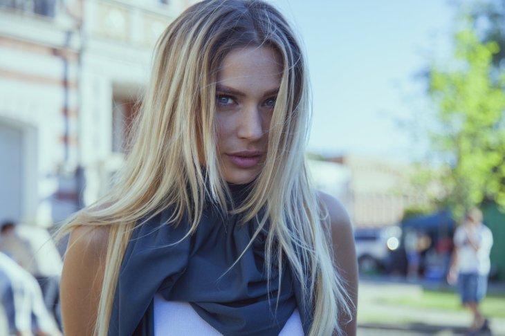 Наталья Рудова примерила бомбер от Анны Седоковой