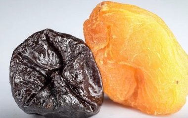 Еліксир з чорносливу, шипшини та жостеру очистить кишечник і печінку.