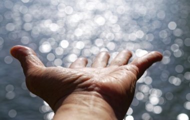 Лікарі назвали червоні долоні ознакою небезпечної хвороби