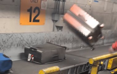 Як насправді поводяться з багажем в аеропортах: «злите» відео обурило Мережу