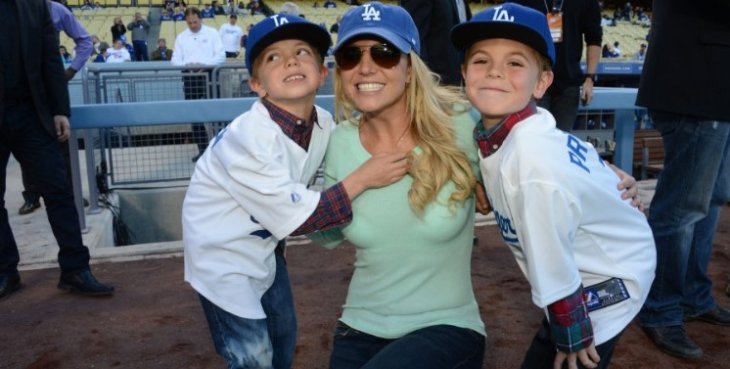 Сыновей Бритни Спирс первый раз увидели на Гавайях