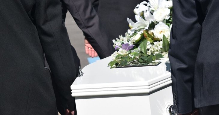 Підліток, якого визнали мертвим після аварії, шокував родину кашлем на власному похороні
