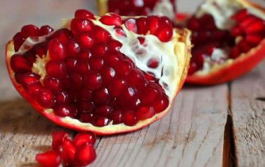 Для здорового сердца и крепких сосудов: 5 полезных свойств граната