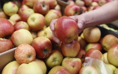 Лікар розповіла про користь яблук для профілактики раку