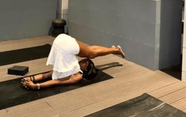 53-летняя Наоми Кэмпбелл продемонстрировала свою гибкость (фото)