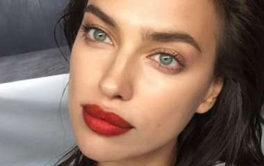 Ирина Шейк блистала в Каннах в велюровом платье